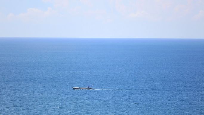 巴厘岛阿雅娜度假村海岸线大海蓝天航拍