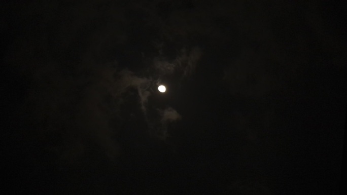 夜空月亮阴森天空视频