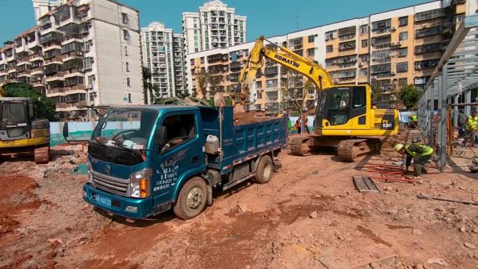 深圳建设，拉土车和挖土机