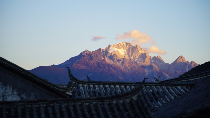 版权可商用秋天的玉龙雪山日出