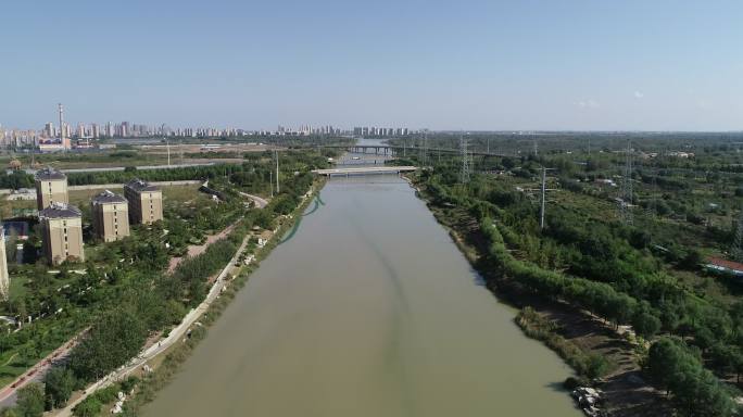 实拍城市内河与绿化建设