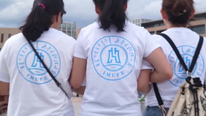 雨中回到母校财经学院