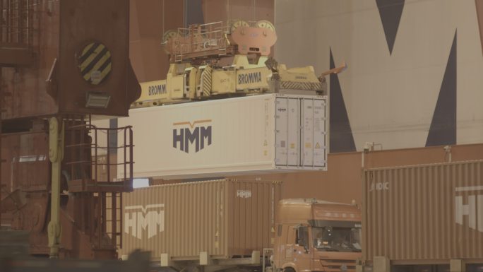 货车港口自卸集装箱