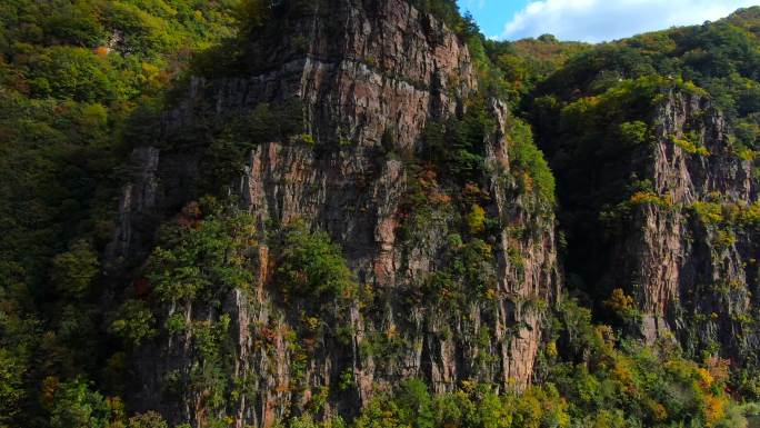 东北秋天风光，桓仁大雅河龙溪谷