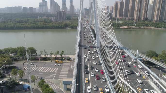武汉国庆节道路返程车流航拍4K原素材
