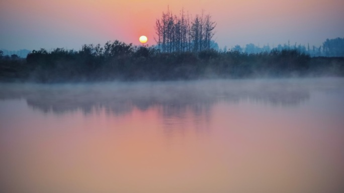 日出太阳水面仙气缭绕雾气升腾湖