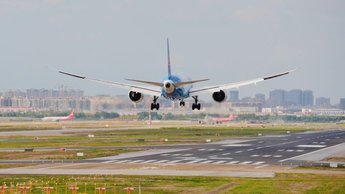 (4K原创)南方航空飞机降落在机场跑道