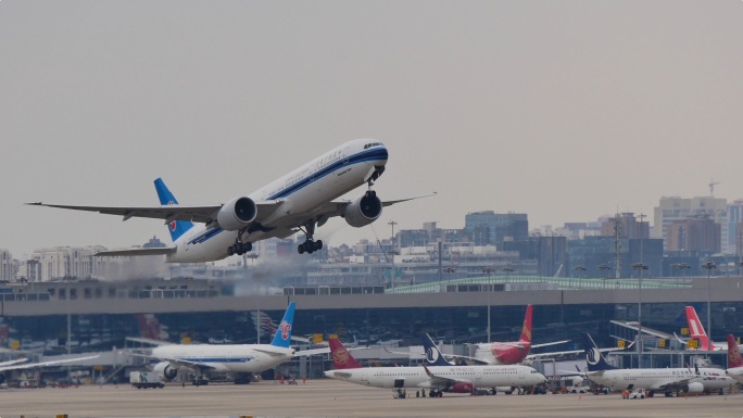 4K原创)南方航空飞机起飞后在天空飞行