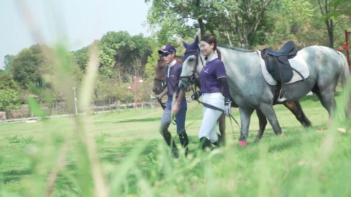 马场骑马镜头高清实拍游客骑马马术旅游专题