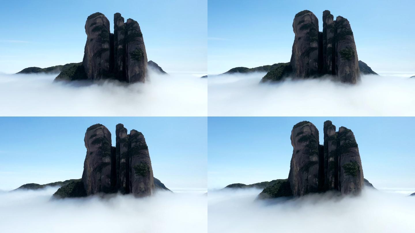 云雾中的九嶷山三分石