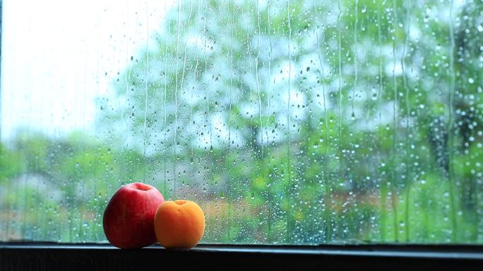 下雨天安静发呆的窗户