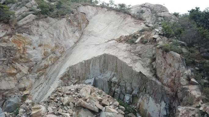 石矿开采-滥采滥挖-破坏环境-水土流失