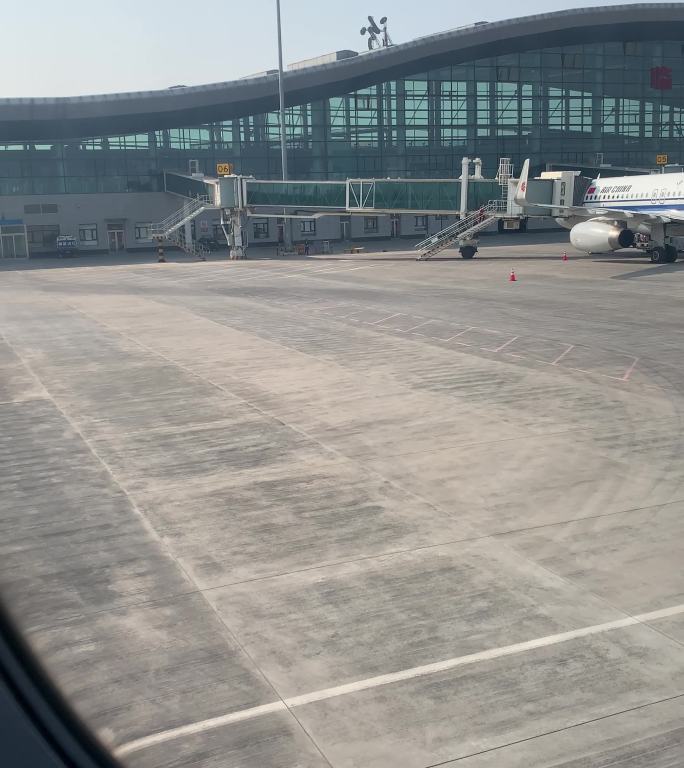 飞机机场停机坪飞机起飞落地行李