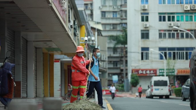 环卫工人养路环保道路清洁工