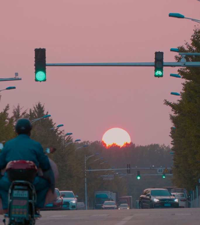 夕阳超大太阳城市红日落日竖屏视频