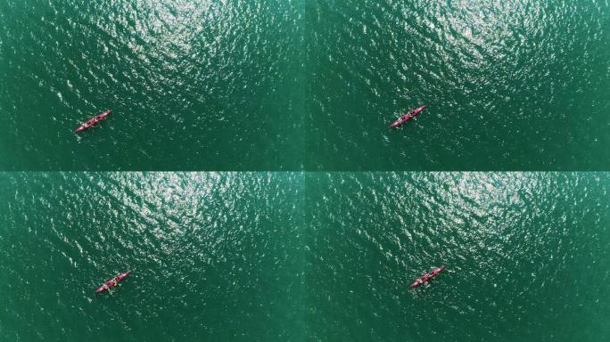 双人皮划艇碧绿的水面航拍V1-0