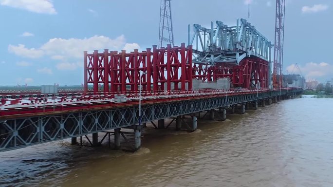 正在修建的黄河铁路桥