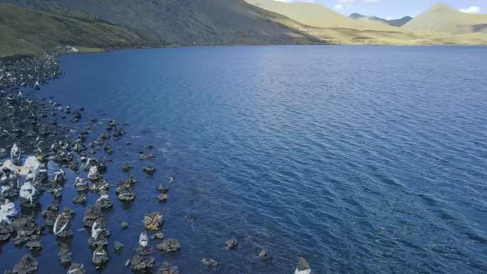 雪域高原湖泊思金拉措财神湖