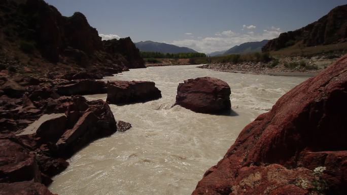 新疆伊犁伊犁河谷伊犁河湍急水流