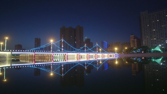 新疆库尔勒孔雀河夜景延时大美新疆