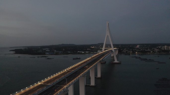 海口海文大桥桥海边