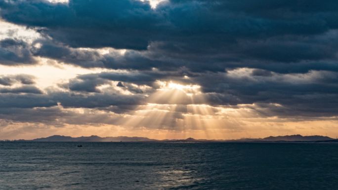 海上日出霞光万丈