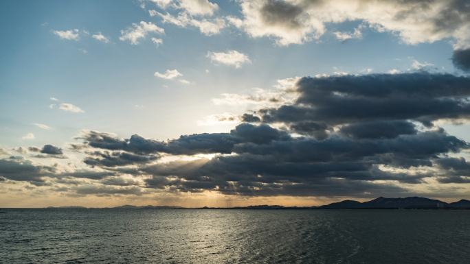 海上日出霞光万丈