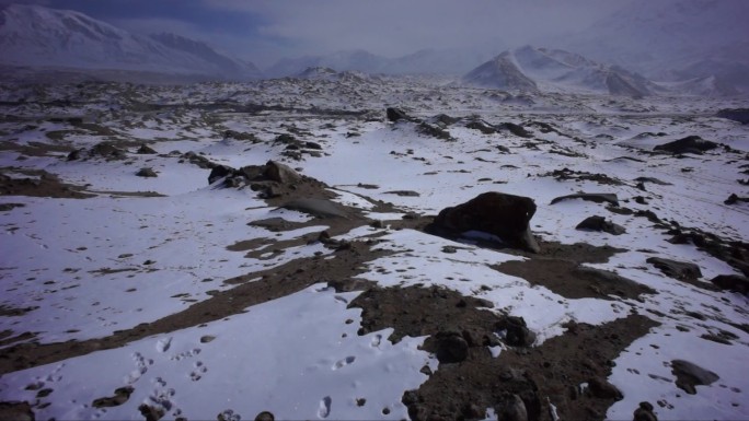 新疆帕米尔高原公格尔九别山