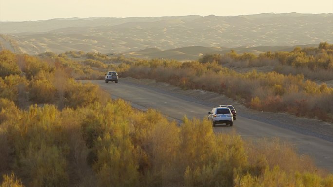 新疆塔克拉玛干沙漠公路行车落日航拍