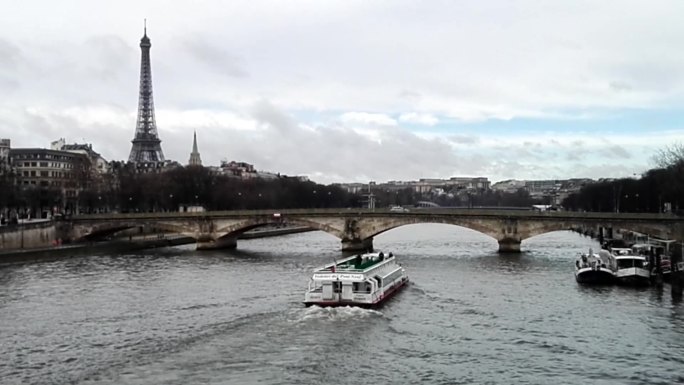 巴黎铁塔塞纳河及巴黎圣母院