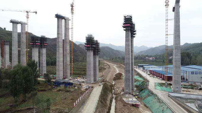 高速公路建设塔吊（4K50帧）