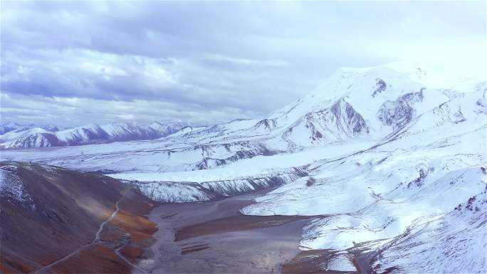 川藏行航拍11-果洛藏族自治州雪山乡航拍
