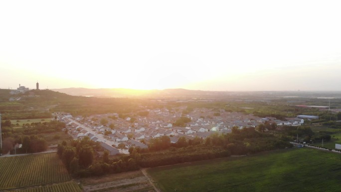 夕阳下农村景