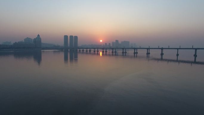 日出飞过飞云江大桥飞向市区