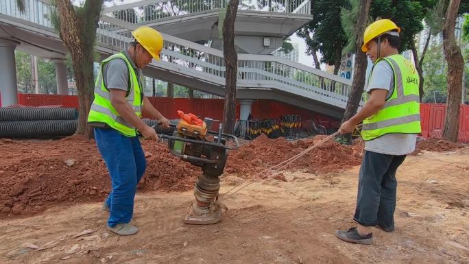 城市建设深圳建设，建设工地夯实基础地平机