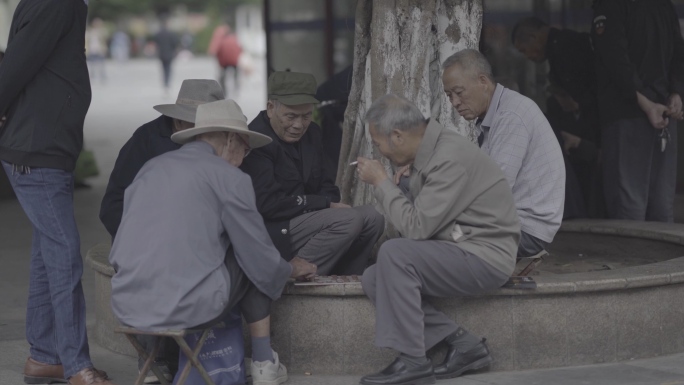 公园广场老头老人休闲棋牌娱乐SLOG