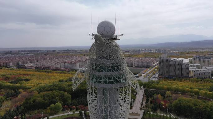 环拍海豚建筑上部特写