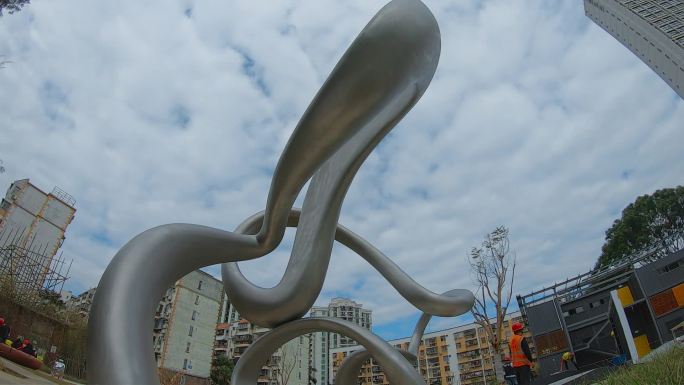 深圳建设小公园不锈钢雕塑延时
