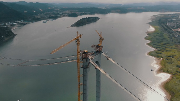 4K航拍在建设中的跨江桥梁