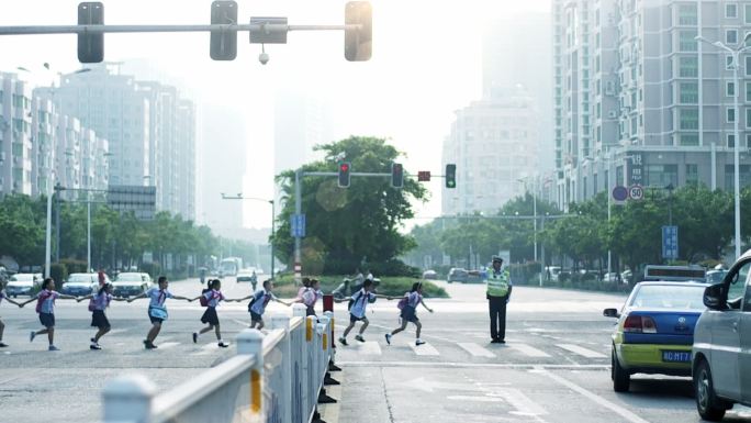 小学生过马路斑马线交警Timelin