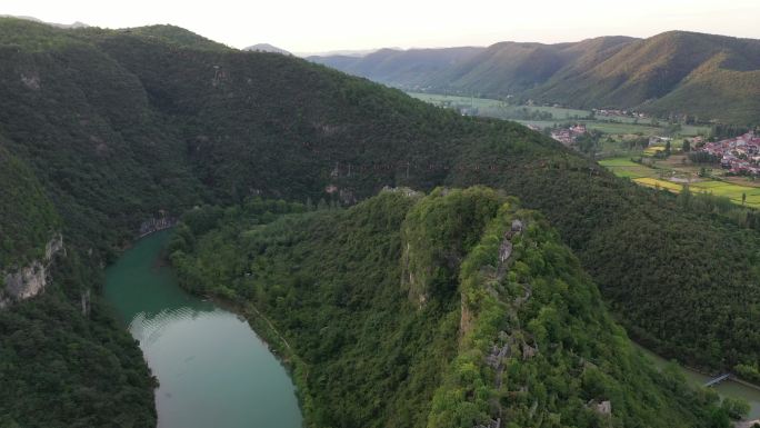 航拍湖北襄阳南漳春秋寨风景区