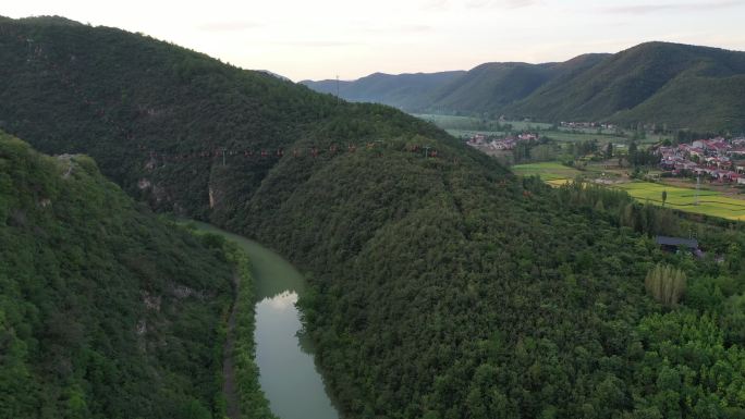 航拍湖北襄阳南漳春秋寨风景区