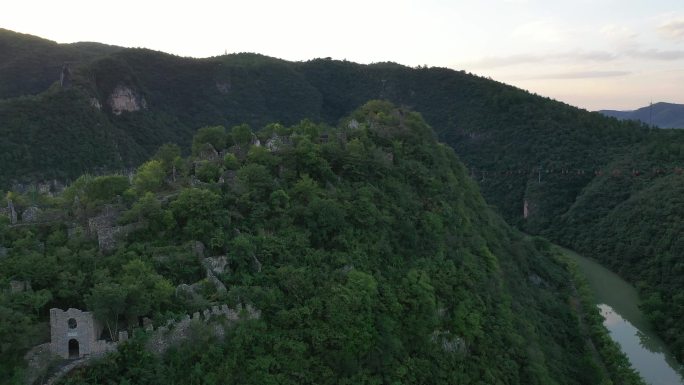 航拍湖北襄阳南漳春秋寨风景区