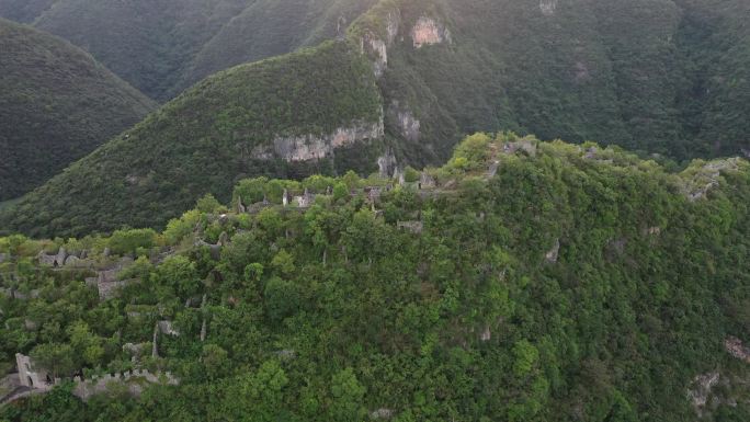 航拍湖北襄阳南漳春秋寨风景区