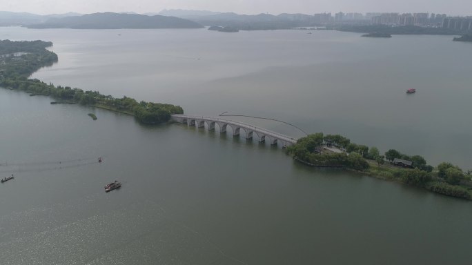 岳阳南湖千亩湖石拱桥航拍素材