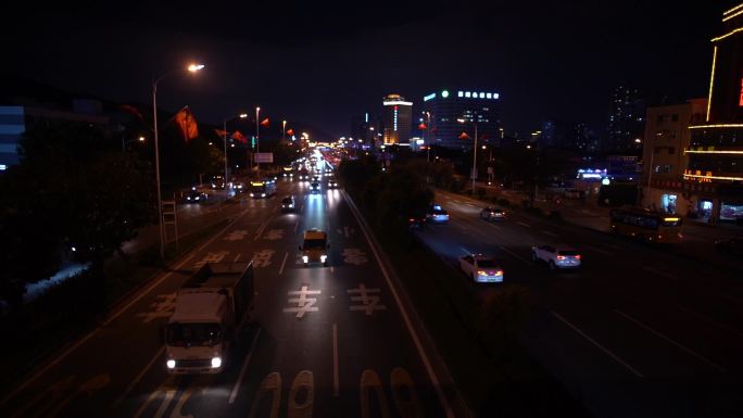 繁忙街道行人交通公路夜景车流