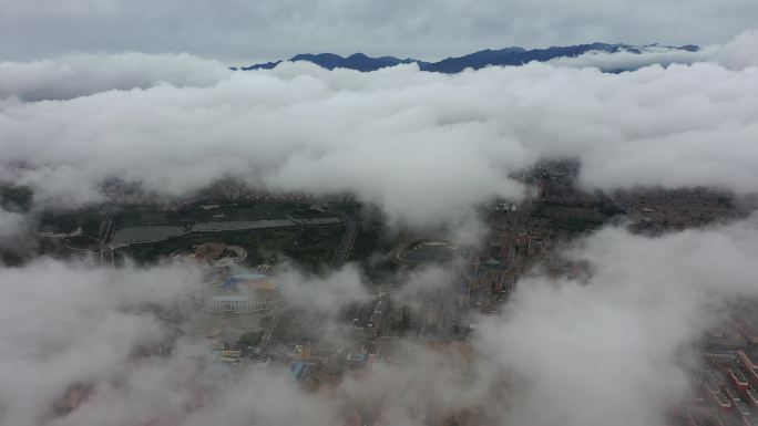 巴彦浩特 阿拉善 云海 白云 雨雾缭绕