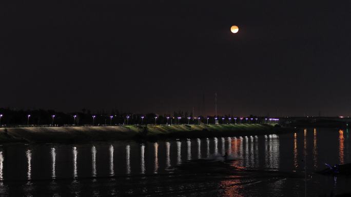 4K夜晚河堤路灯红月亮03