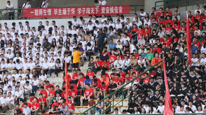 中南大学毕业典礼学生班级座无虚席07