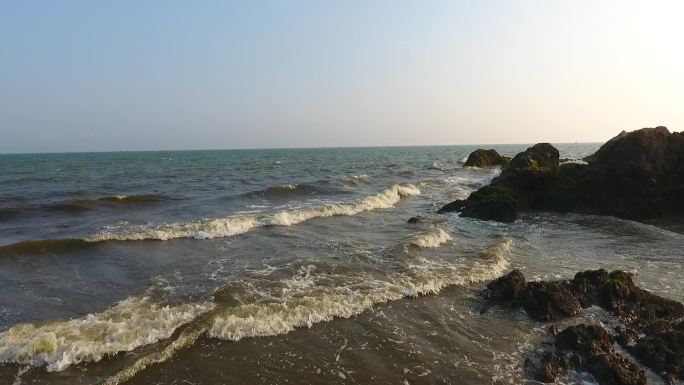 惊涛拍岸的浪漫海岸-茂名浪漫海岸航拍